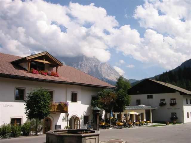 Hotel Zum Goldenen Loewen Biberwier Εξωτερικό φωτογραφία