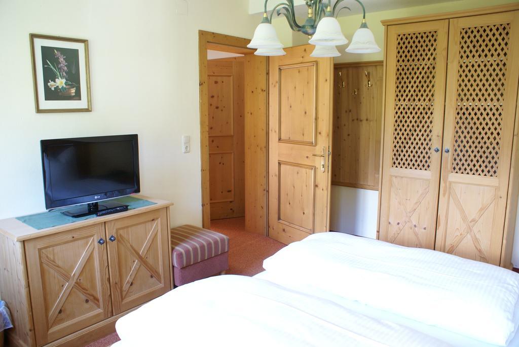 Hotel Zum Goldenen Loewen Biberwier Δωμάτιο φωτογραφία