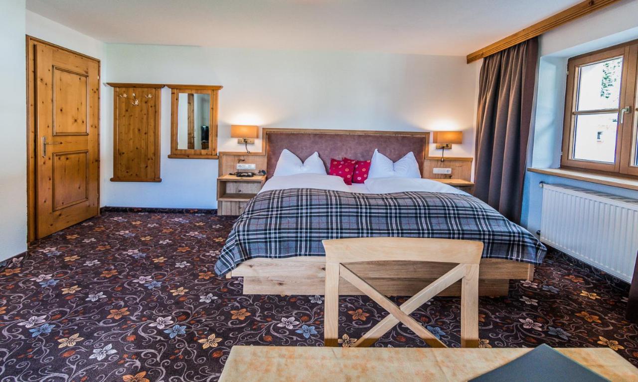 Hotel Zum Goldenen Loewen Biberwier Εξωτερικό φωτογραφία